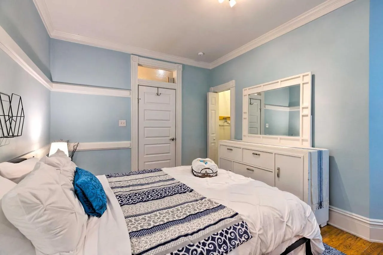 Chic Richmond Apartment With Private Deck And Patio! 0*,