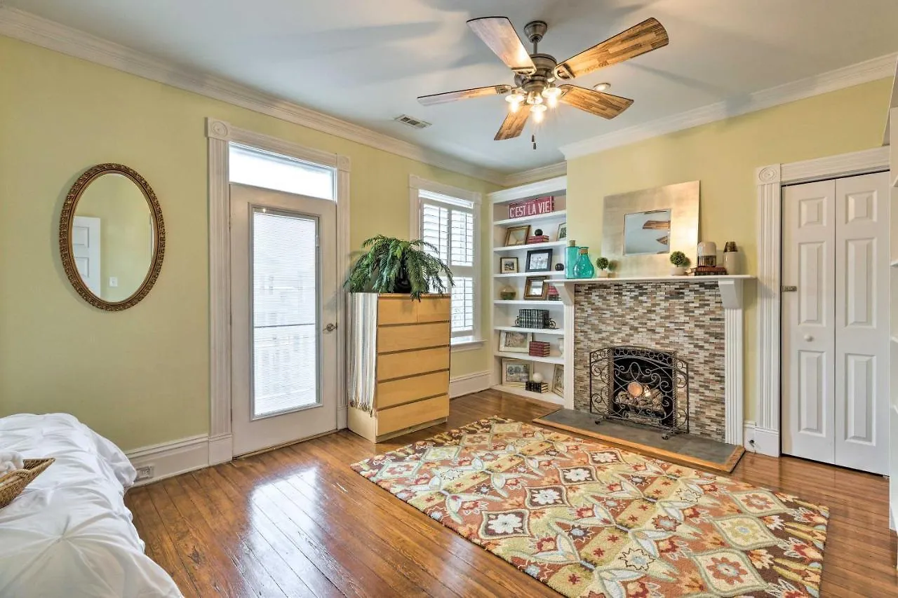 Chic Richmond Apartment With Private Deck And Patio!